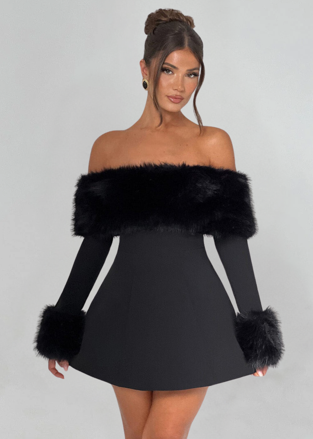 Serena | Robe mini sans épaules avec manches en fourrure