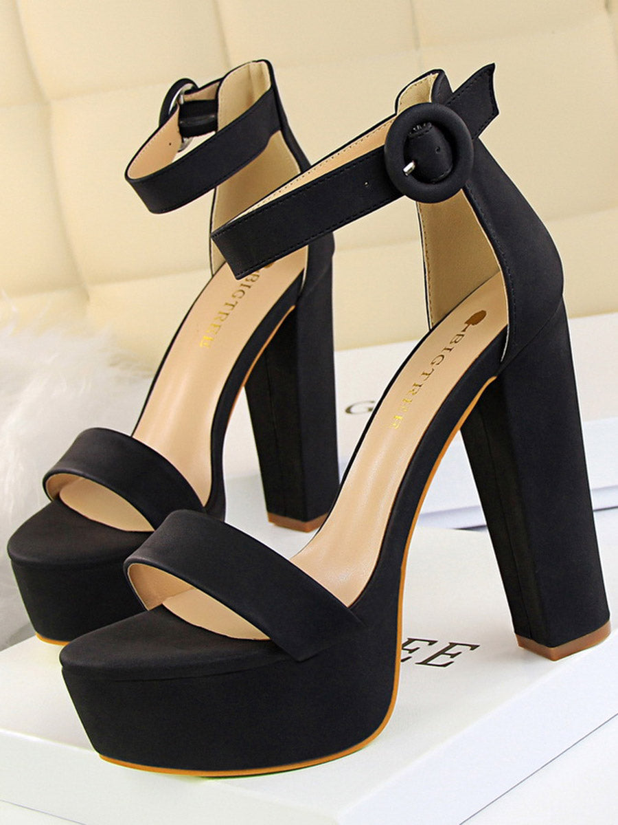 Sandales à talons à boucle, à bout ouvert, à empiècements