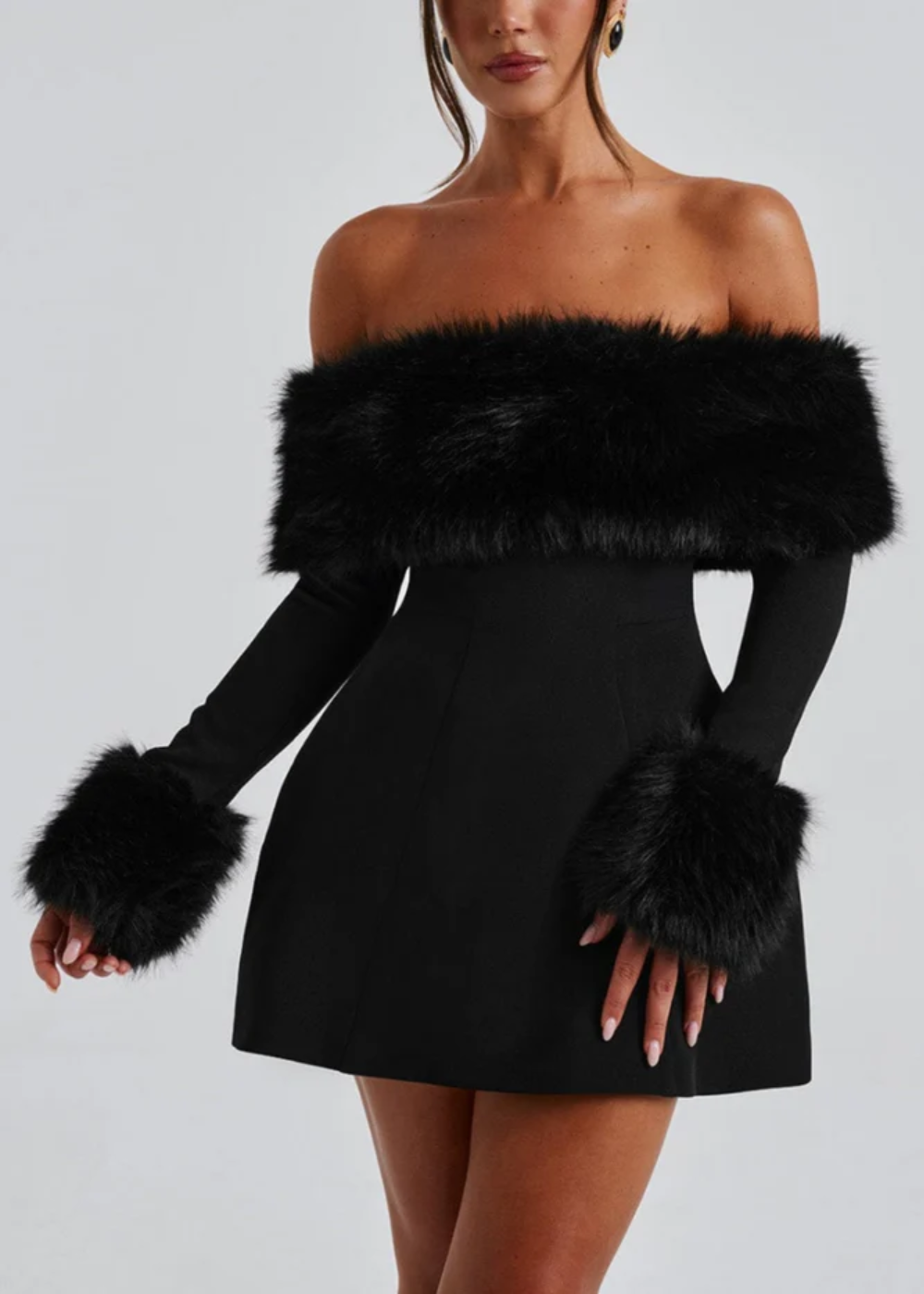 Selina | Robe Minikleid Off-Shoulder avec Manches en Fourrure