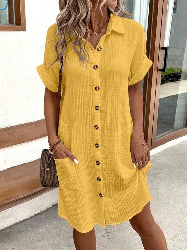 Robe chemise ample plissée à manches courtes, à empiècements, à col revers