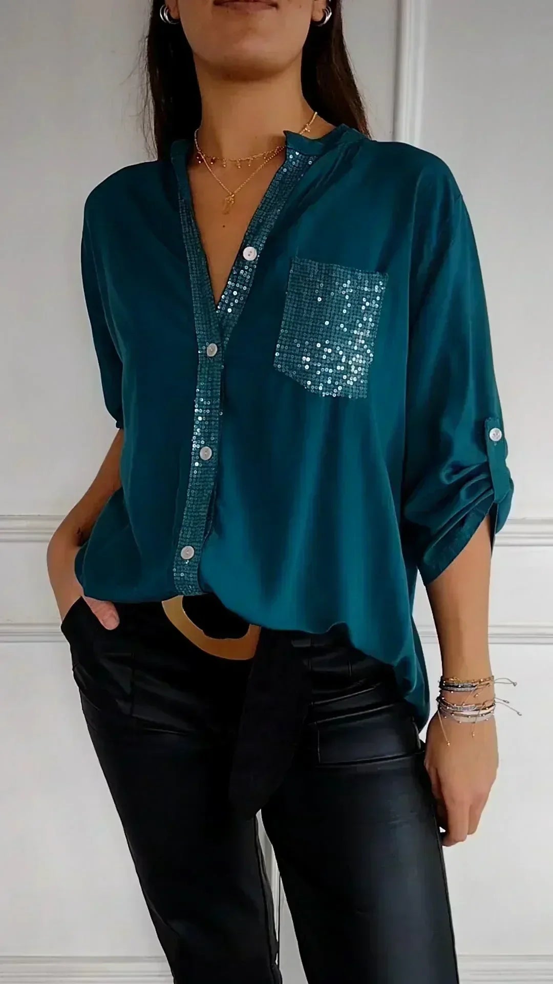 Jasmine | T-shirt élégant à col en V avec des paillettes scintillantes pour femmes