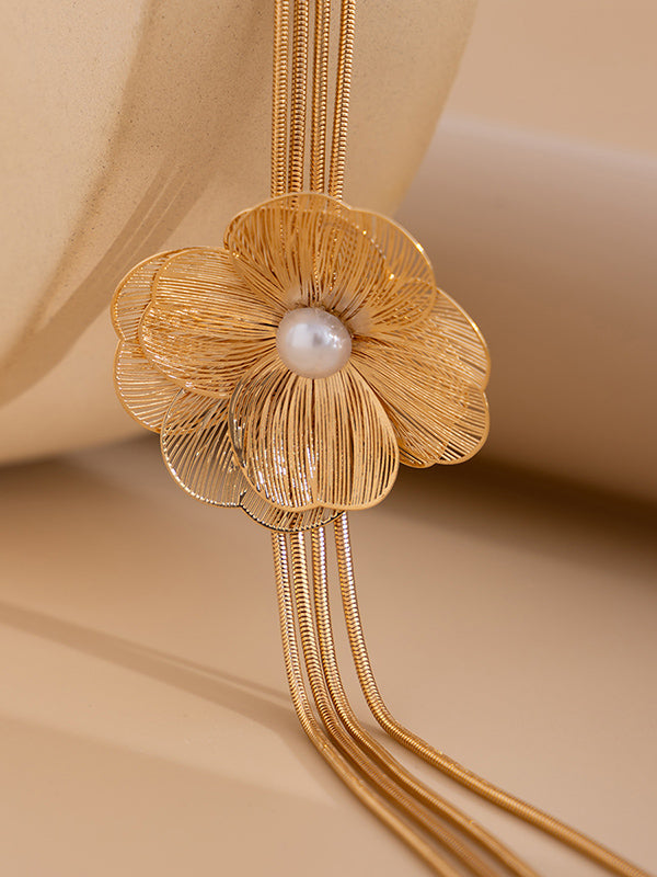 Collier en forme de fleur, à pompons