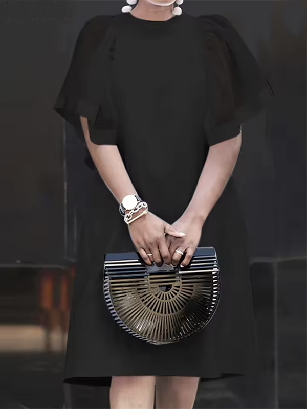 Robe courte plissée transparente à manches courtes, à empiècements, à col rond, couleur unie
