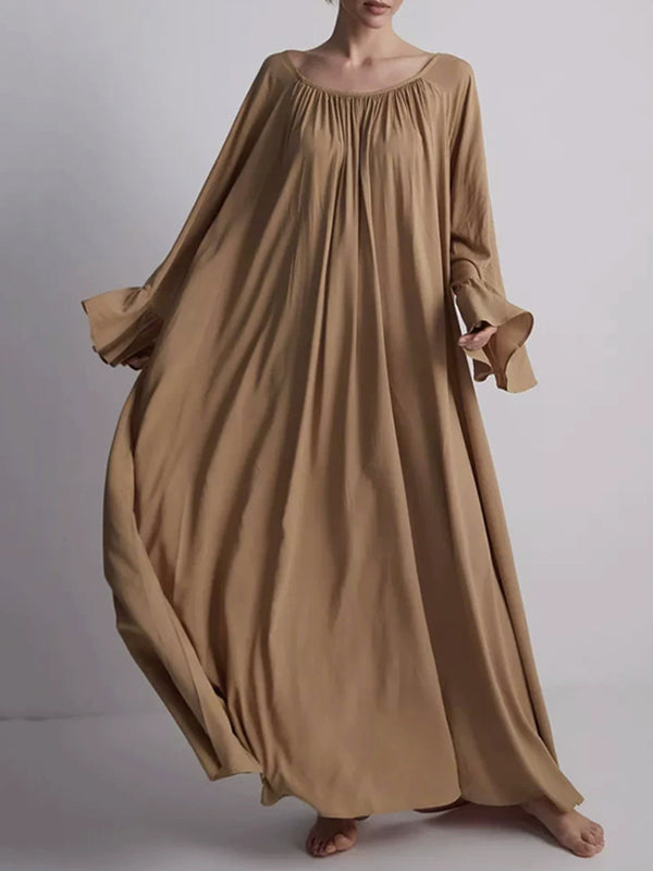 Robe longue ample plissée à manches évasées, à empiècements, à col rond, couleur unie