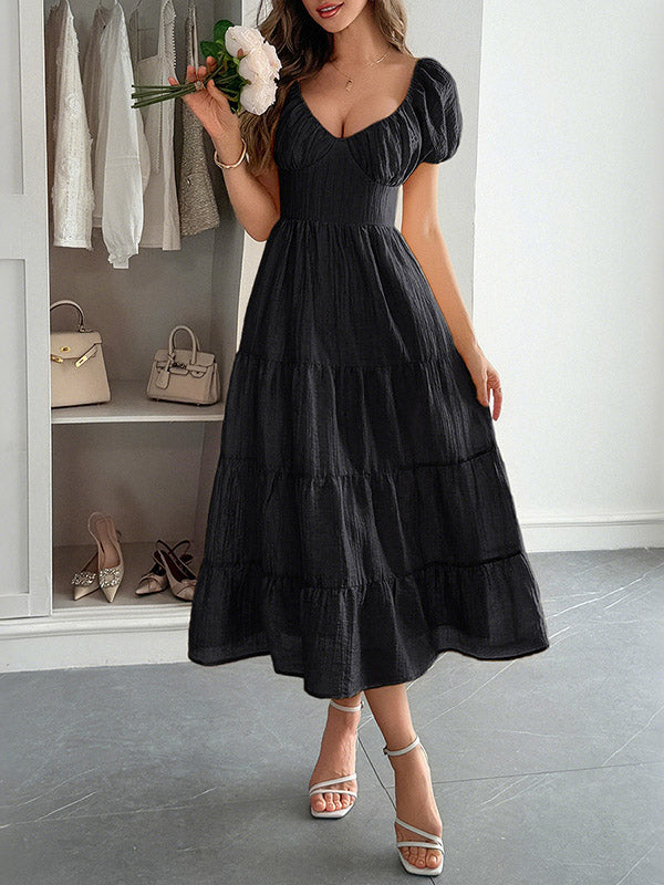 Robe mi-longue ample plissée nouée coupe trapèze, dos nu, à col en V, couleur unie