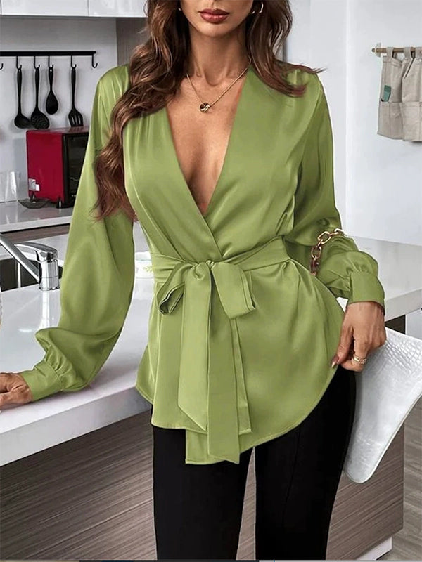 Chemisier ample plissé à manches bouffantes, à empiècements, à taille nouée, à col en V, couleur unie