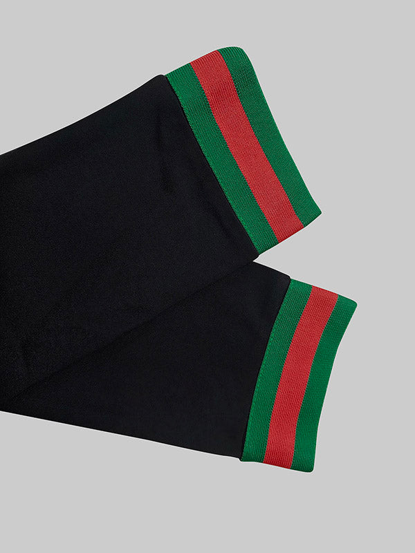 Robe courte rayée à manches longues, à décolleté en V profond