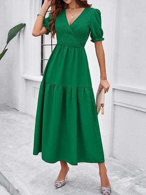 Robe mi-longue plissée coupe trapèze, taille haute, à taille élastique, à empiècements, à col en V, couleur unie