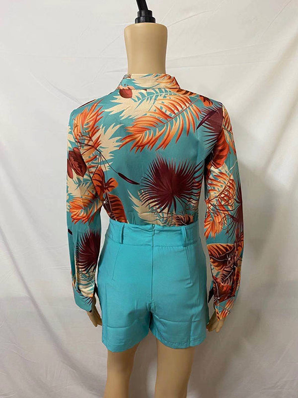 Ensemble deux pièces boutonné à manches longues, à imprimé floral, à décolleté en V profond, avec ceinture – chemise + haut + short