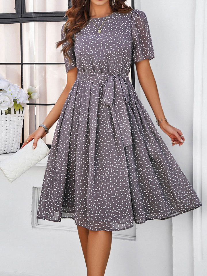Robe mi-longue coupe trapèze, à taille élastique, à pois, à empiècements, à taille nouée, à col rond, couleur contrastée