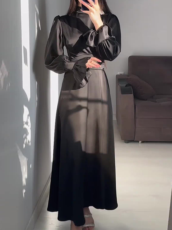 Robe longue plissée coupe trapèze, à manches longues, à taille nouée, à fermeture éclair, à col cheminée, couleur unie