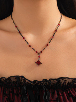 Collier géométrique à pompons