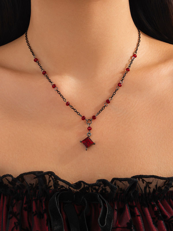 Collier géométrique à pompons