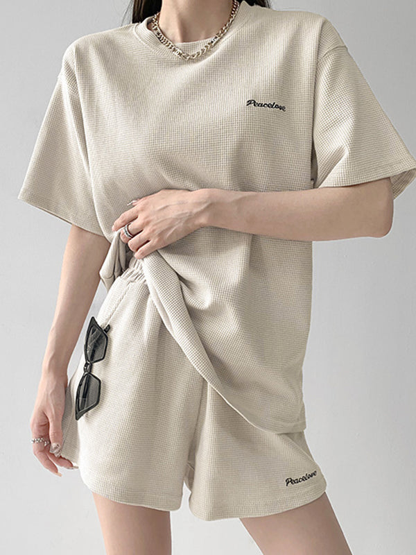 Ensemble deux pièces T-Shirt à manches courtes et col rond fendu + Short à taille élastique