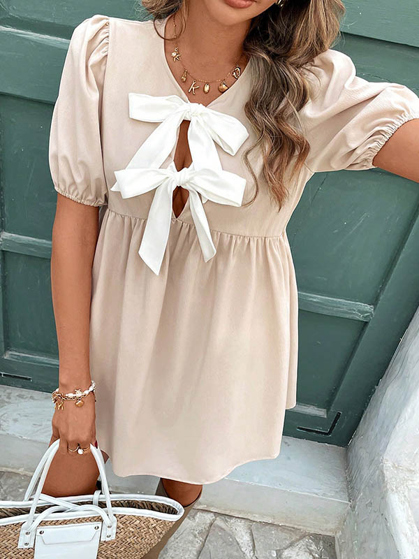 Robe courte ample plissée coupe trapèze, à nœud, à taille élastique, à col rond