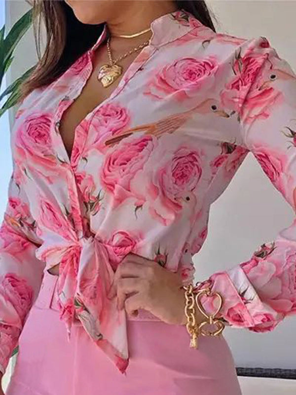 Ensemble deux pièces boutonné à manches longues, à imprimé floral, à décolleté en V profond, avec ceinture – chemise + haut + short