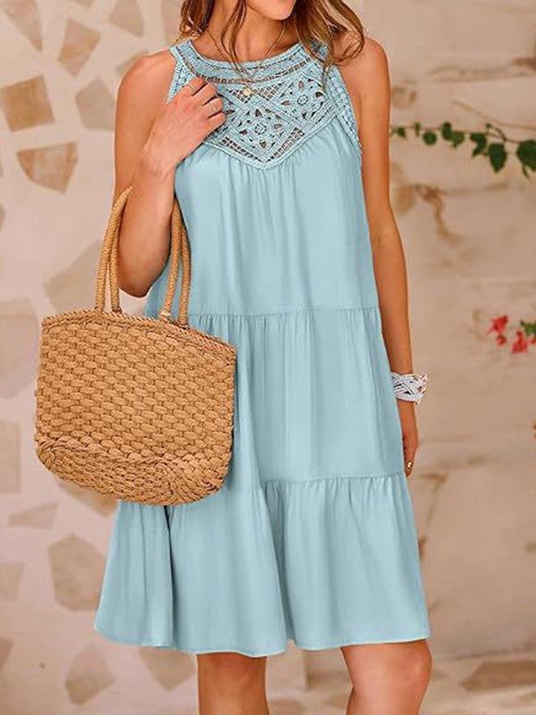 Robe courte ample ajourée plissée coupe trapèze, à empiècements, à col rond, couleur unie