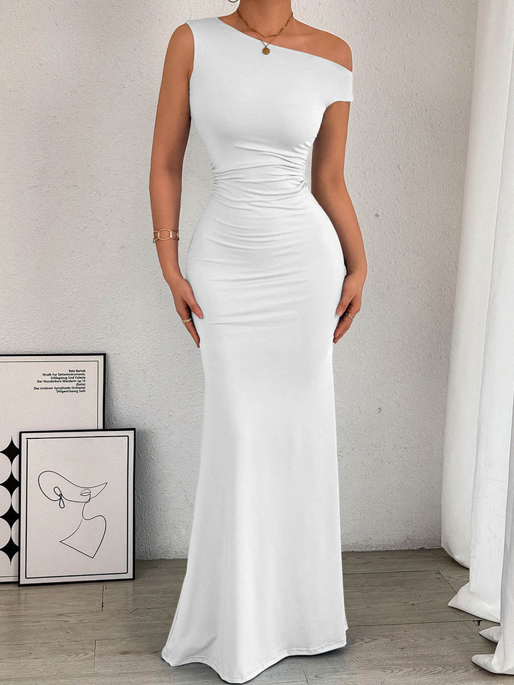 Robe longue moulante asymétrique plissée fendue sur le côté taille haute, asymétrique à une épaule, couleur unie