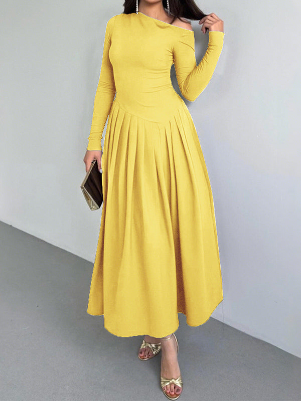 Robe longue moulante asymétrique plissée coupe trapèze, à empiècements, asymétrique à une épaule, couleur unie