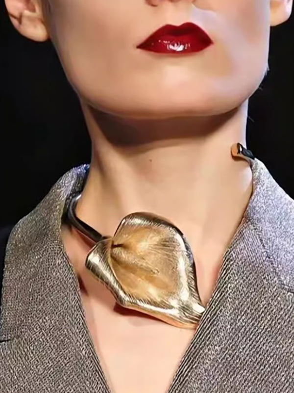 Collier en forme de feuilles, couleur unie