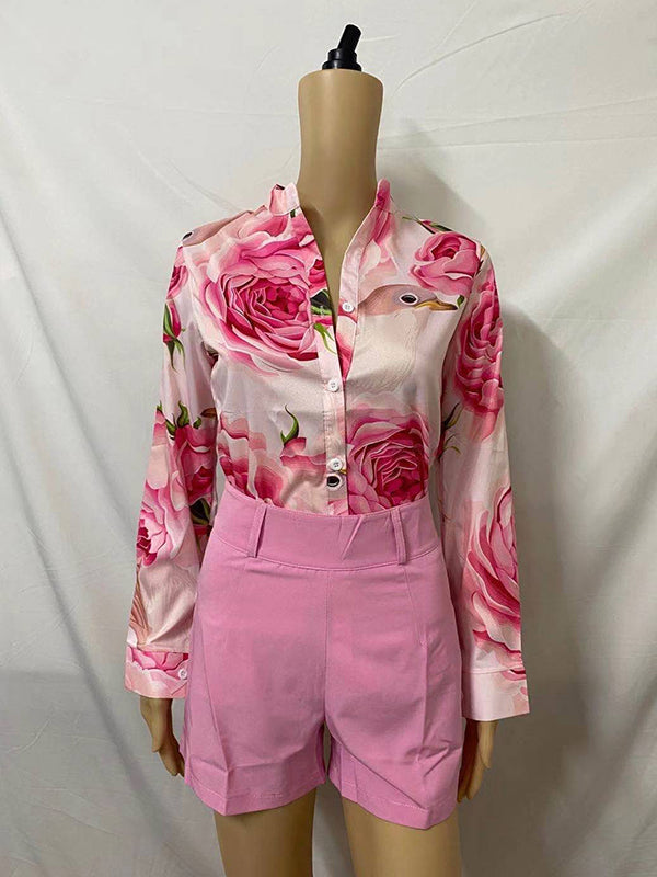 Ensemble deux pièces boutonné à manches longues, à imprimé floral, à décolleté en V profond, avec ceinture – chemise + haut + short