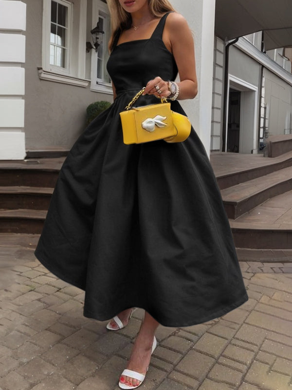 Robe mi-longue plissée coupe trapèze, taille haute, à poches, à fines bretelles, couleur unie