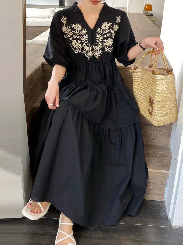 Robe mi-longue ample brodée plissée à manches bouffantes, à col en V