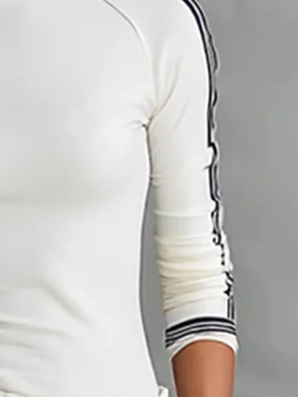 T-shirt blanc coupe près du corps, à col cheminée, couleur unie