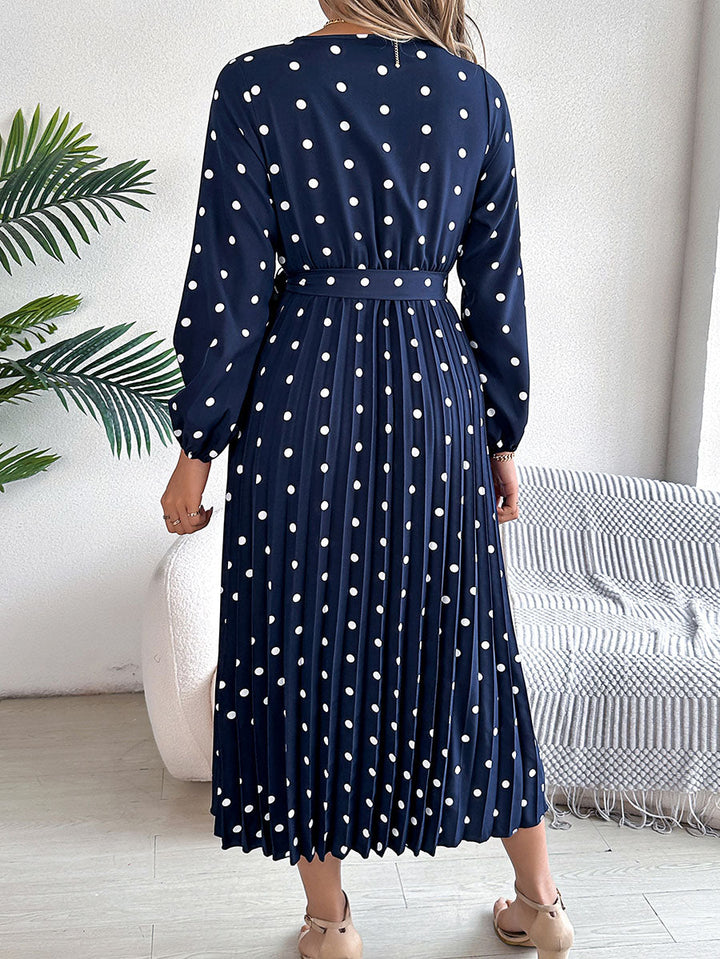 Robe chemise plissée taille haute, à manches longues, à pois, à taille nouée, à col en V