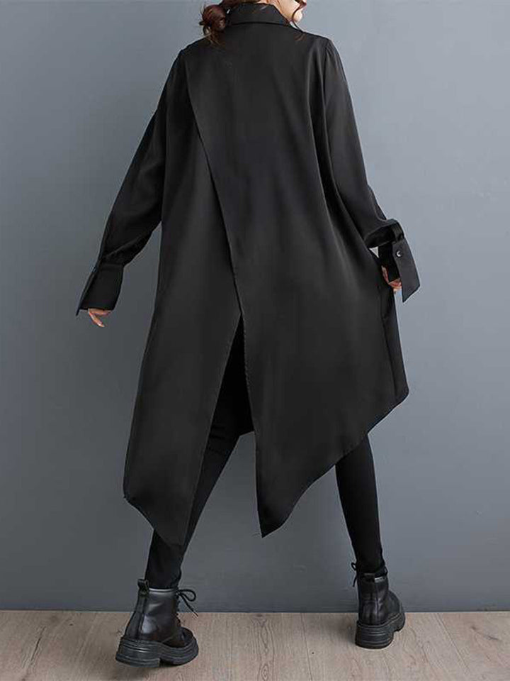 Robe chemise boutonnée à coupe irrégulière, à manches longues, à poches, à empiècements, à col revers, couleur unie