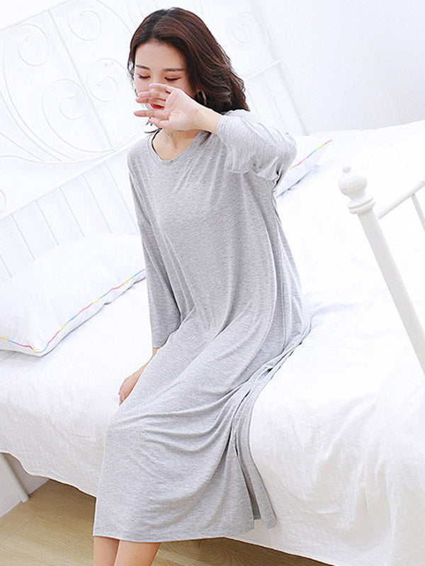 Robe pyjama ample en modal à manches longues et fente sur le côté