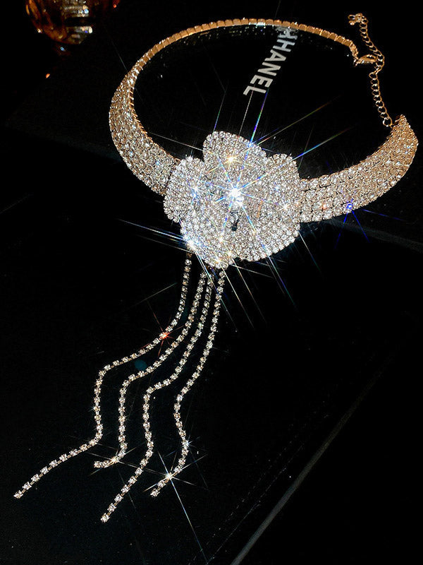 Collier en forme de fleur, à strass, à pompons