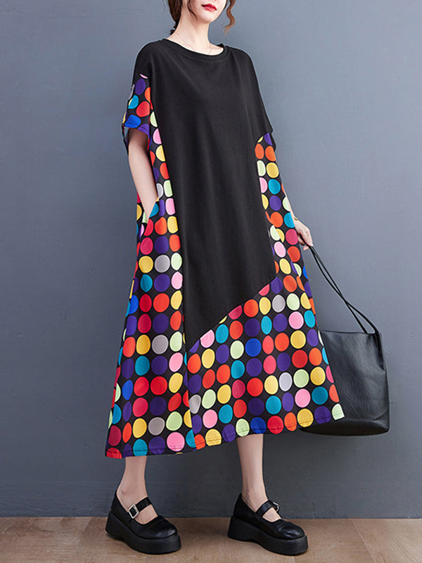 Robe mi-longue ample multicolore à manches courtes, à pois, à empiècements, à col rond