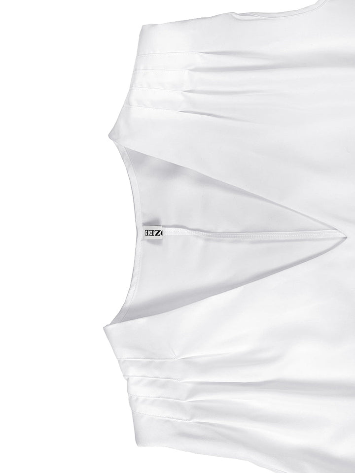 Robe courte ample plissée volantée à ourlet plongeant, à décolleté en V profond, couleur unie