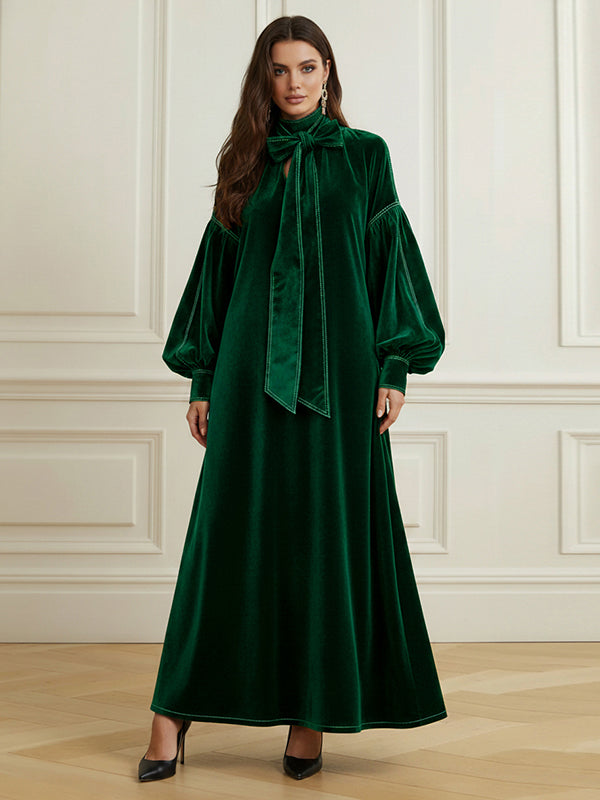 Robe longue plissée coupe trapèze, à manches longues, à nœud, à empiècements, à col haut, couleur unie