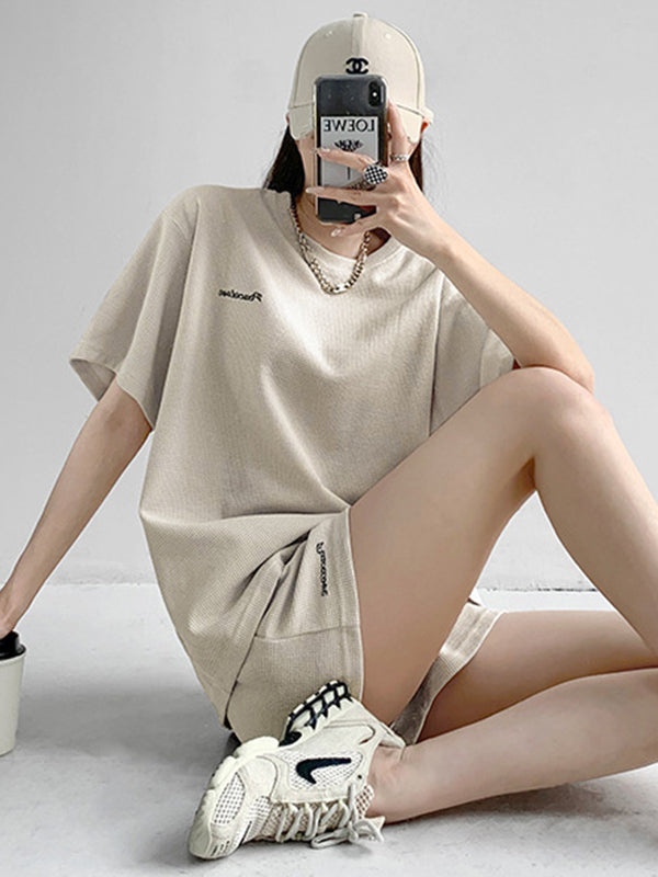 Ensemble deux pièces T-Shirt à manches courtes et col rond fendu + Short à taille élastique