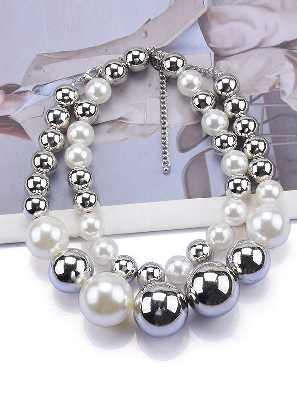 Collier perlé délicat couleur contrastée