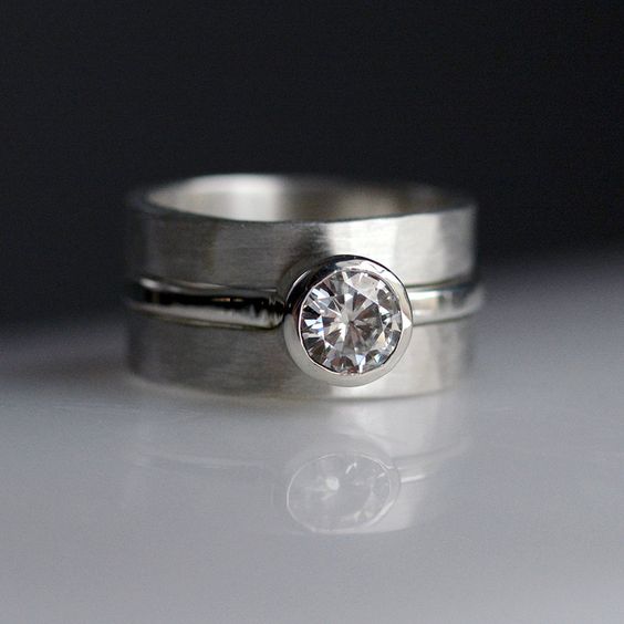 Bague en argent avec zirconium vintage