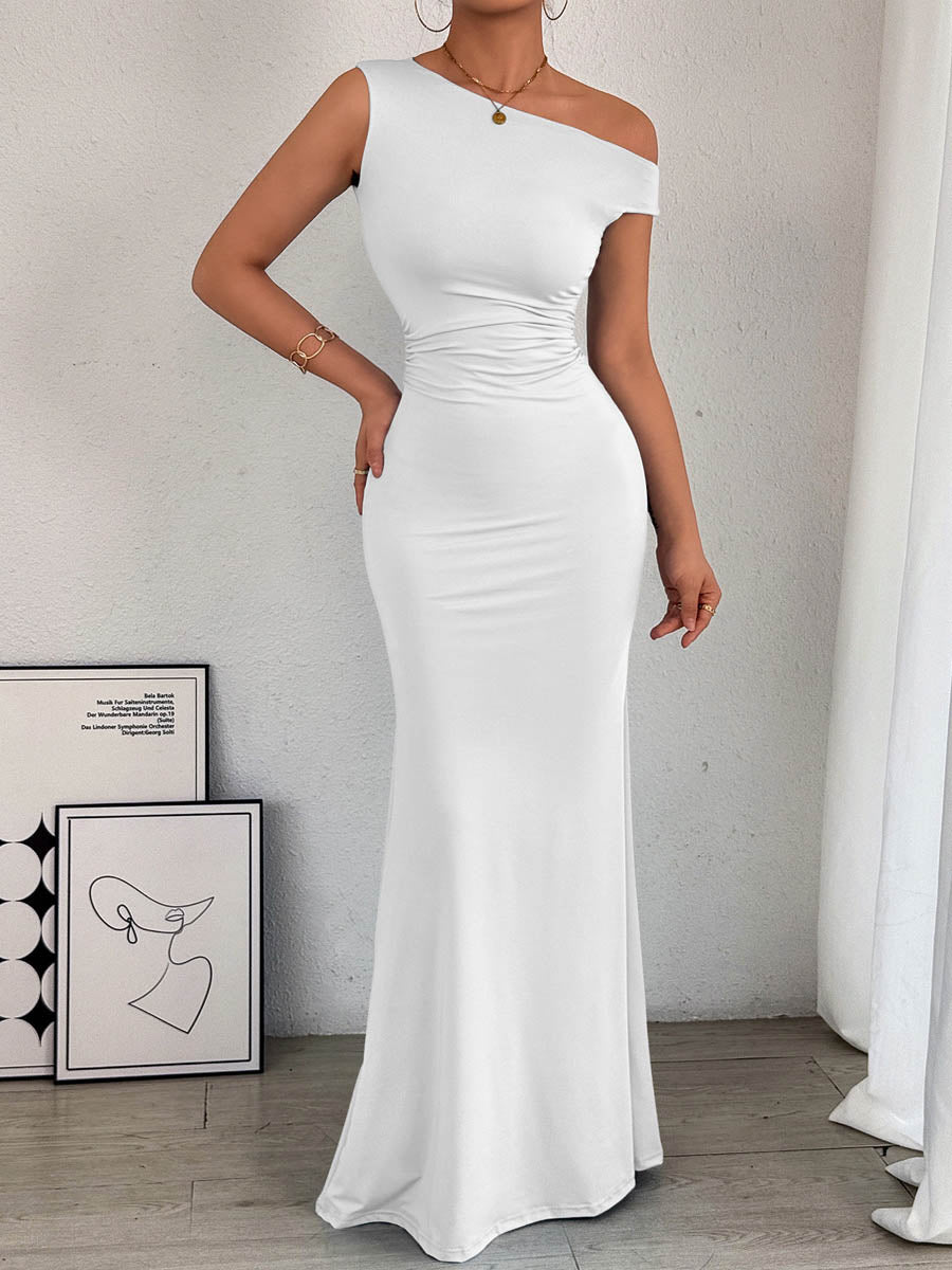 Robe longue moulante asymétrique plissée fendue sur le côté taille haute, asymétrique à une épaule, couleur unie