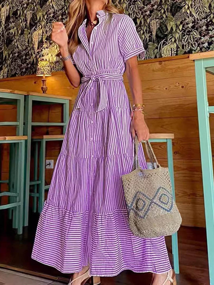 Robe chemise boutonnée plissée rayée taille haute, à manches courtes, à taille nouée, à col revers