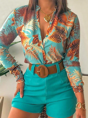 Ensemble deux pièces boutonné à manches longues, à imprimé floral, à décolleté en V profond, avec ceinture – chemise + haut + short