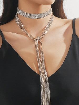 Collier à strass, à pompons