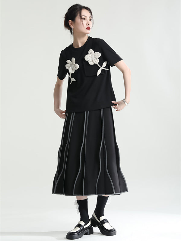 T-shirt original et élégant avec des appliques de couleur contrastée