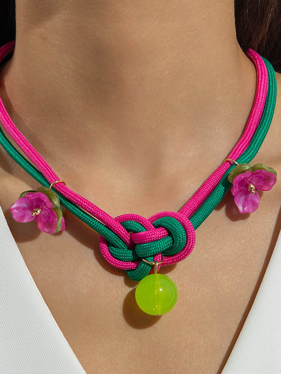 Collier géométrique en forme de fleur