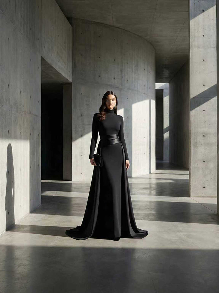 Robe longue moulante asymétrique à taille élastique, à empiècements, à col haut, couleur unie