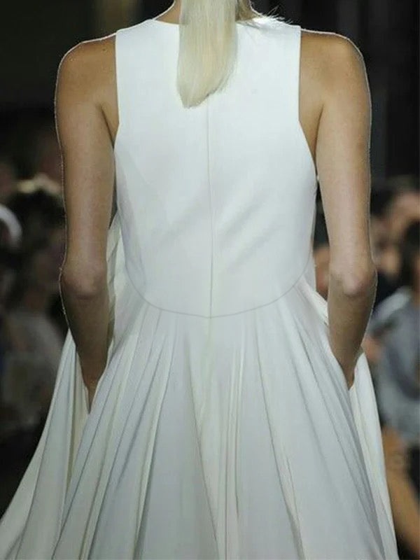 Robe longue ample sans manches, à poches, à empiècements, à col rond, couleur unie