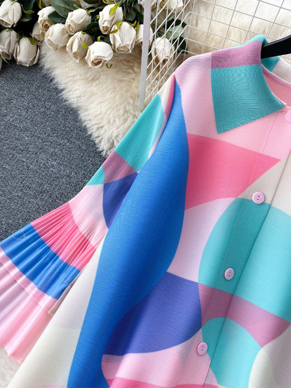 Robe mi-longue ample plissée à manches évasées, avec ceinture, couleur contrastée