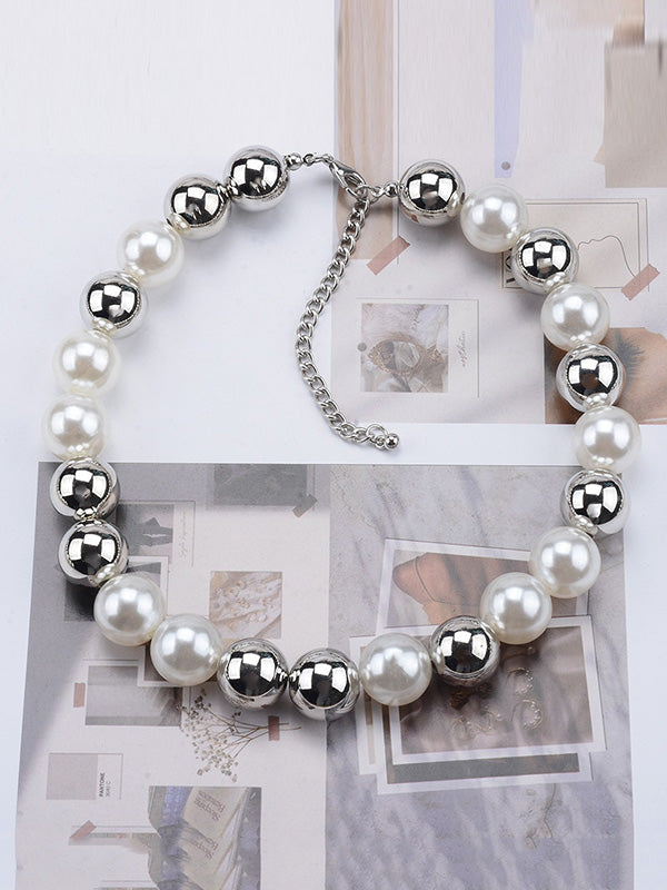 Collier perlé délicat couleur contrastée