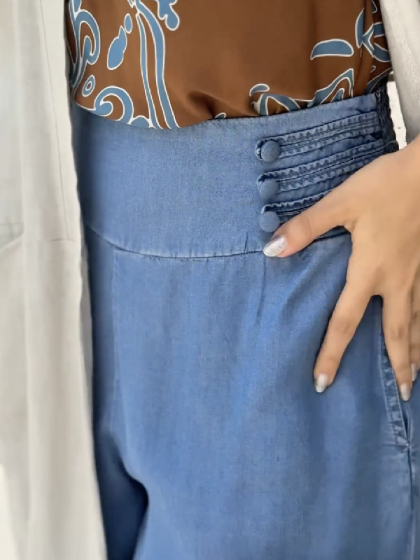 Pantalon ample à jambes larges, à empiècements, couleur unie