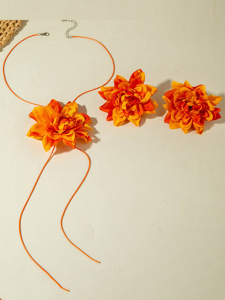 Collier en forme de fleur, couleur unie
